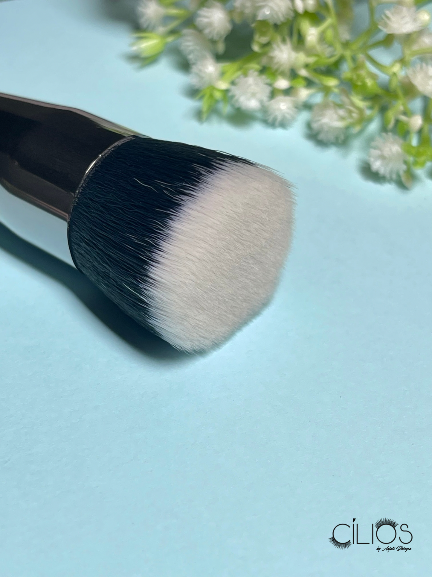 Velva Define – Flat-Top Base Brush